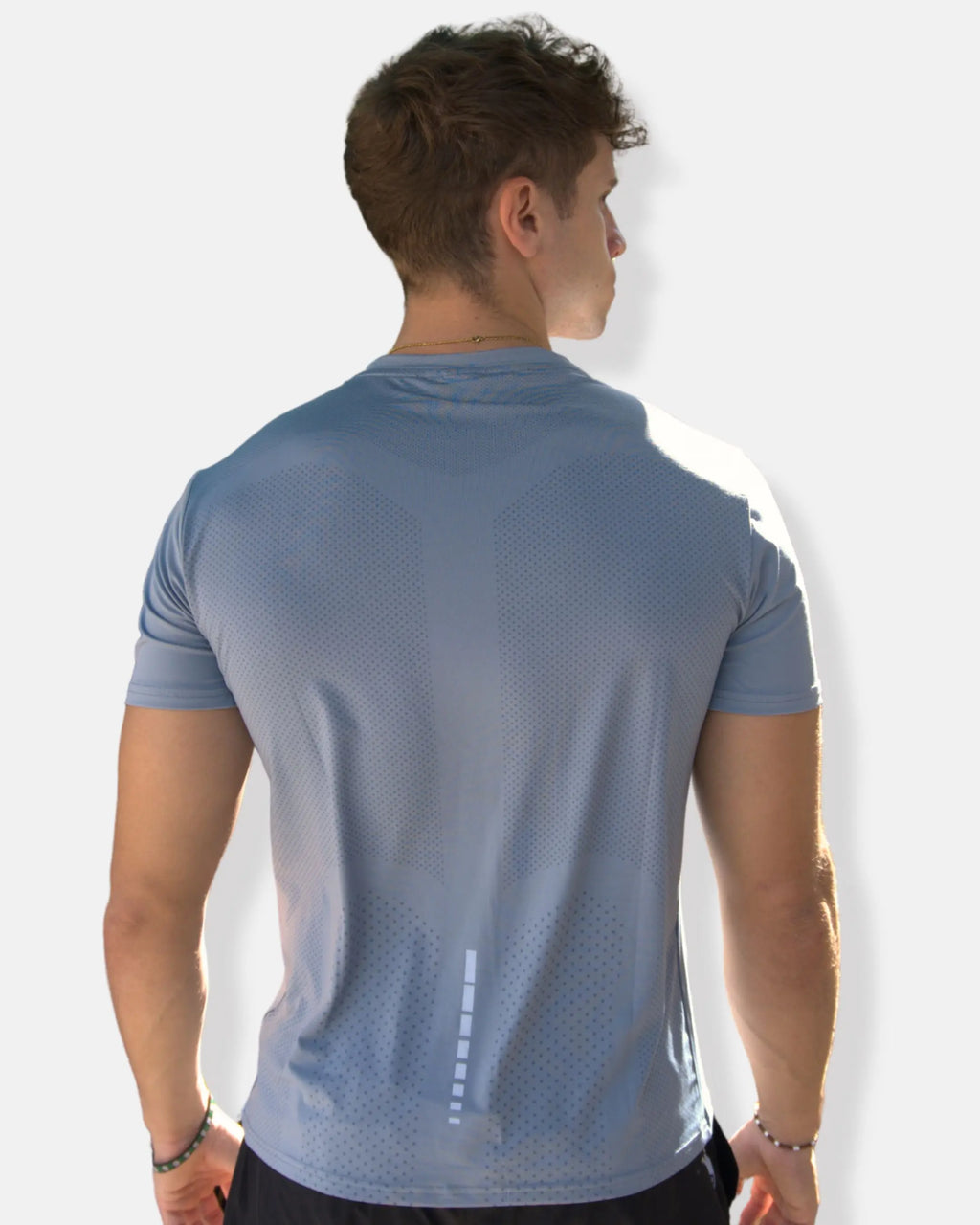 T-shirt technique bleu ciel léger, coupe ajustée pour homme