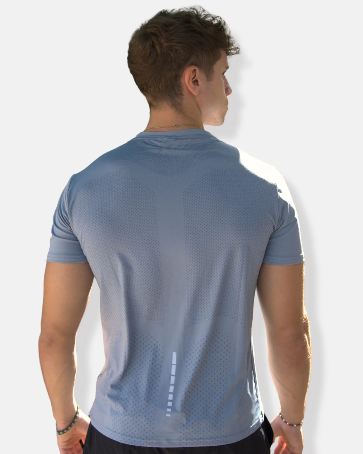 T-shirt technique bleu ciel léger, coupe ajustée pour homme