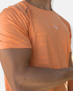 T-shirt de sport orange, détail épaule et liseré réfléchissant